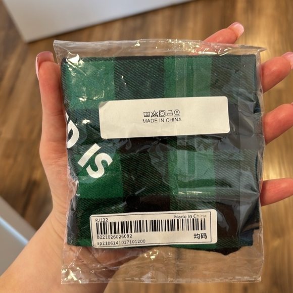 NWT Green Pet Outfit Plaid Dog Bandana (accessories) - Picture 3 of 3